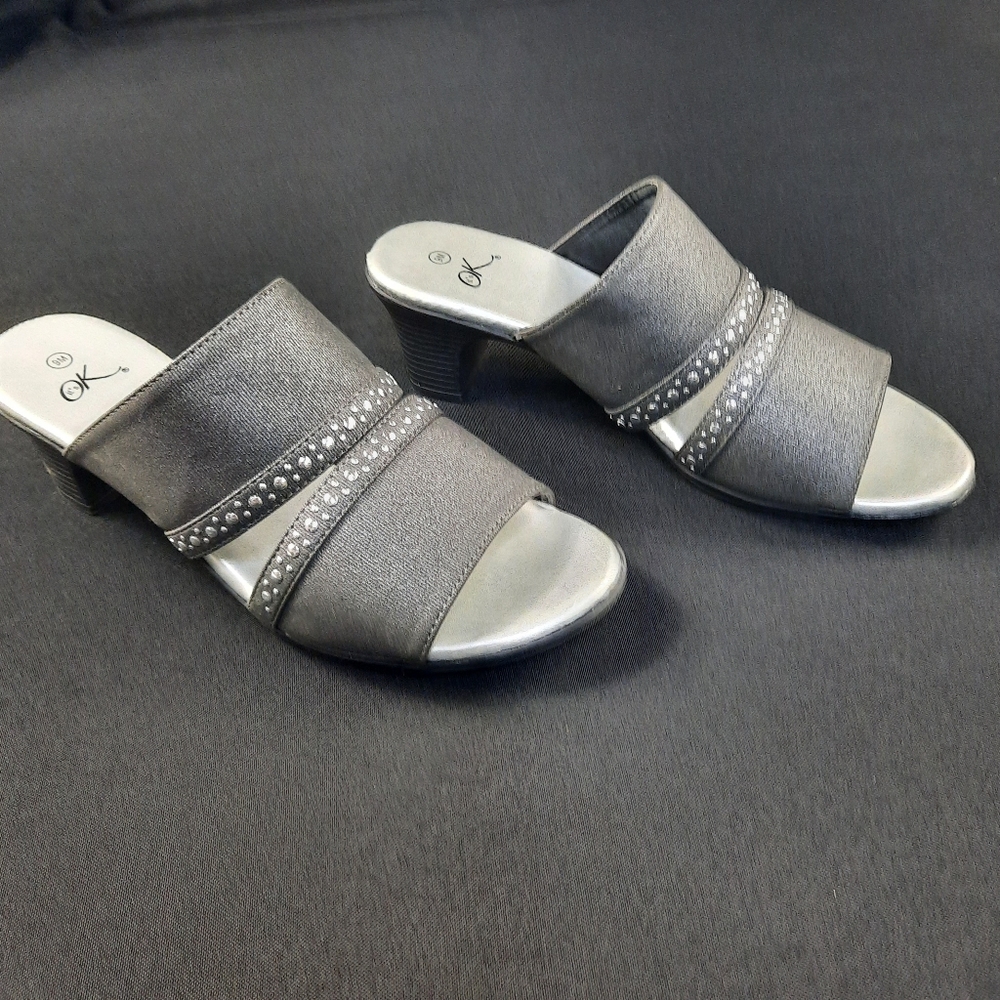 It's OK Heeled shoes size 9M